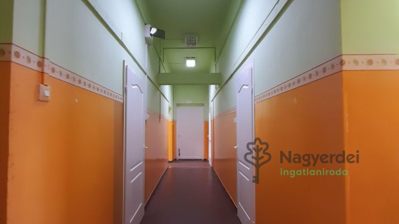 Debrecen, Tócóskert, Üzlethelyiség, nem üzletközpontban  