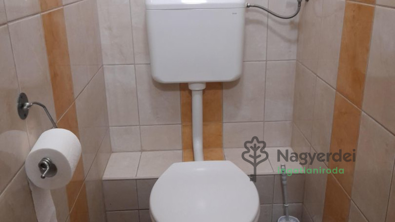 Debrecen, Tócóskert, Üzlethelyiség, nem üzletközpontban  