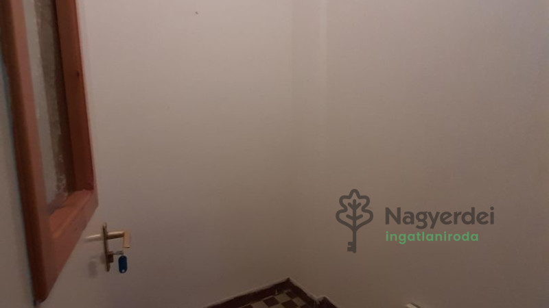 Debrecen, Tócóskert, Üzlethelyiség, nem üzletközpontban  