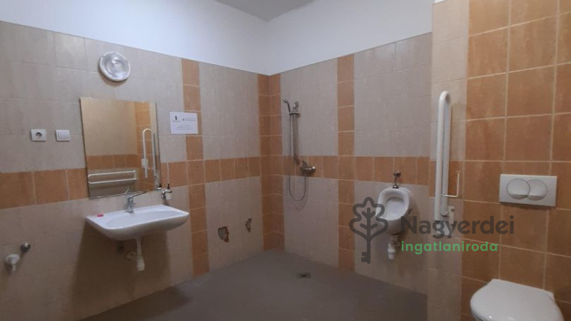 Debrecen, Tócóskert, Üzlethelyiség, nem üzletközpontban  