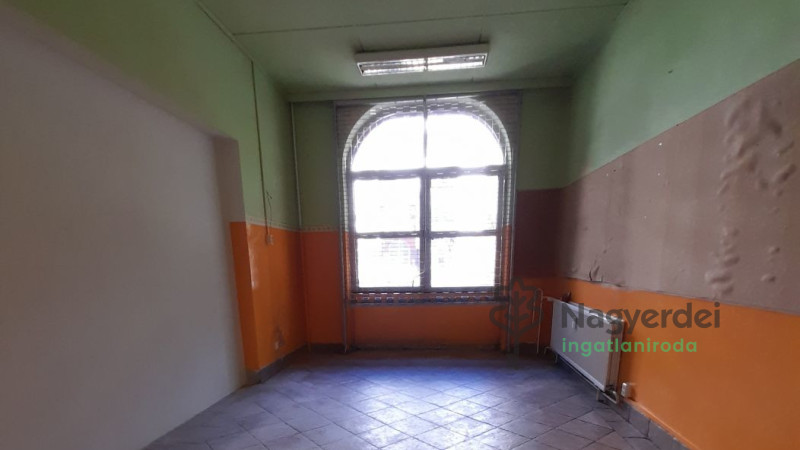 Debrecen, Tócóskert, Üzlethelyiség, nem üzletközpontban  
