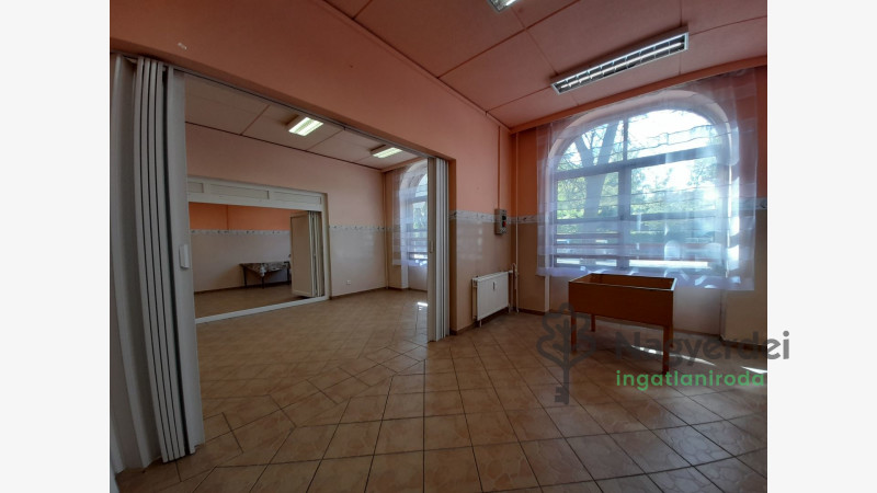 Debrecen, Tócóskert, Üzlethelyiség, nem üzletközpontban  