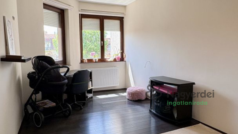 Debrecen, Nagyerdőalja, Lakás, tégla lakás  