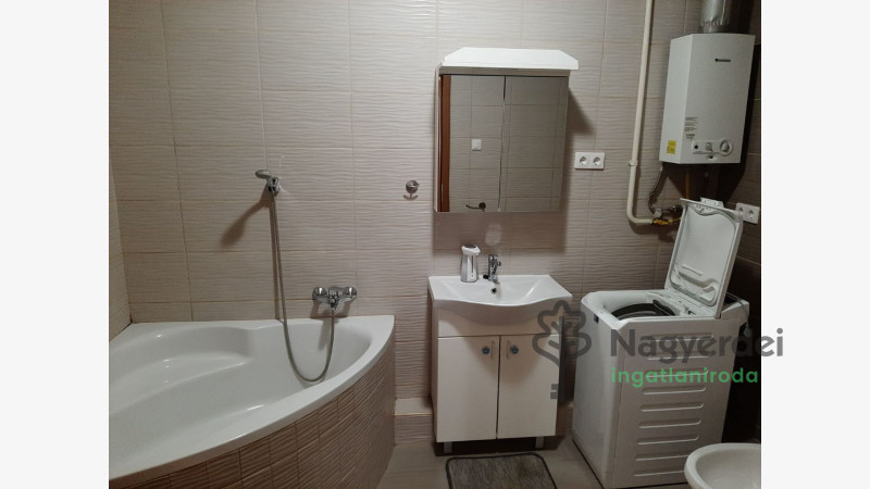 Debrecen, Egyetemváros, Lakás, tégla lakás  