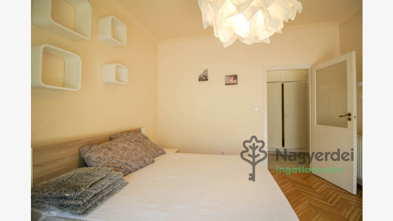 Debrecen, Nagyerdő, Lakás, tégla lakás  
