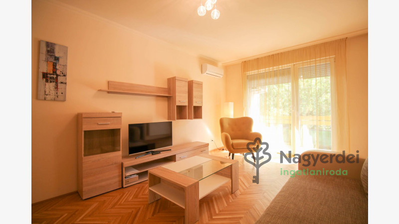 Debrecen, Nagyerdő, Lakás, tégla lakás  