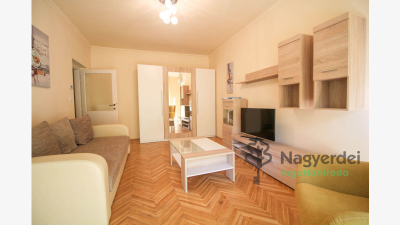 Debrecen, Nagyerdő, Lakás, tégla lakás  