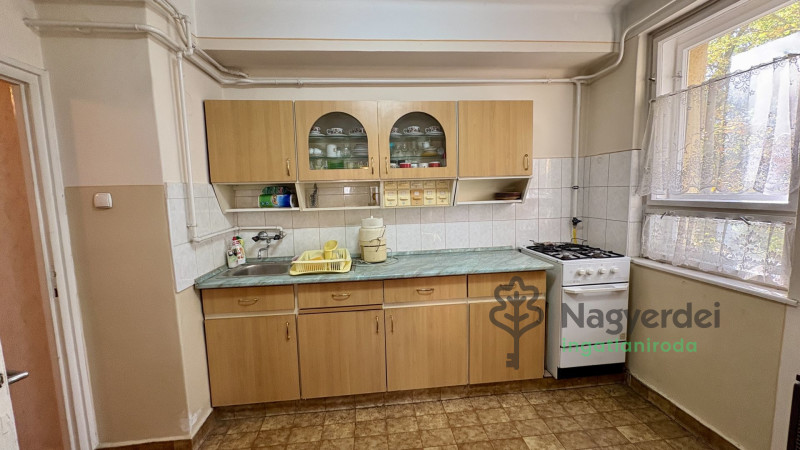 Debrecen, Nagyerdő, Lakás, tégla lakás  