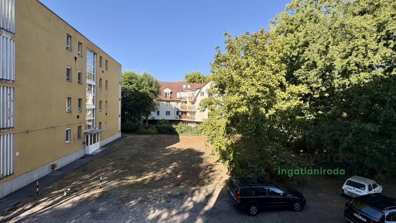 Debrecen, Nagyerdő, Lakás, tégla lakás  