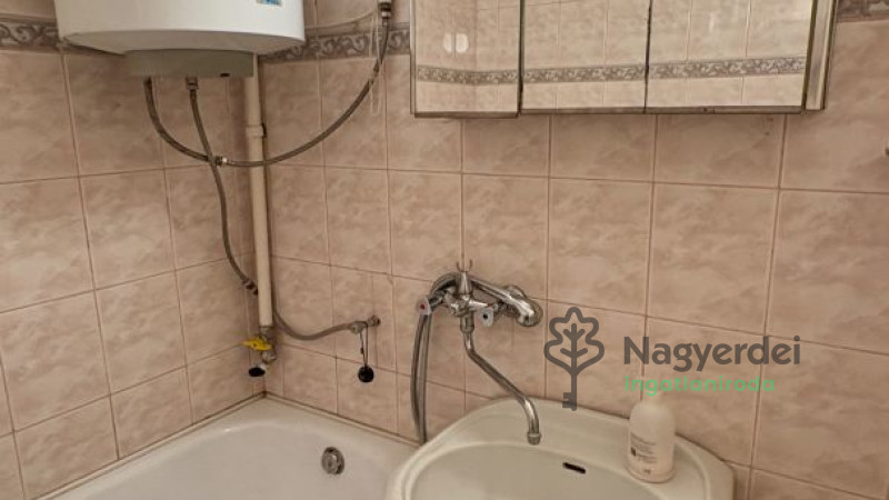 Debrecen, Nagyerdő, Lakás, tégla lakás  
