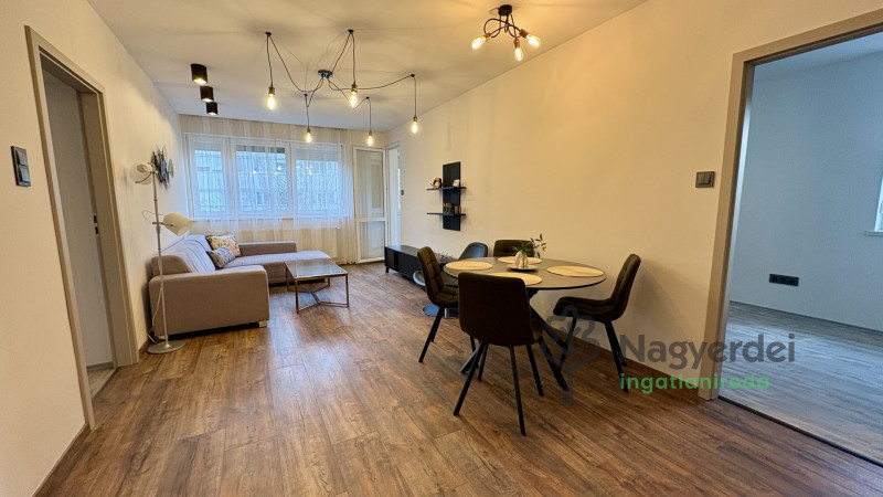 Debrecen, Egyetemváros, Lakás, tégla lakás  