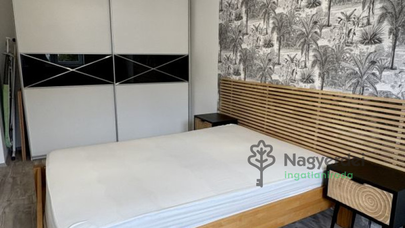 Debrecen, Egyetemváros, Lakás, tégla lakás  