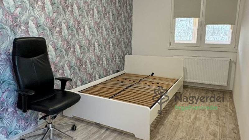 Debrecen, Egyetemváros, Lakás, tégla lakás  