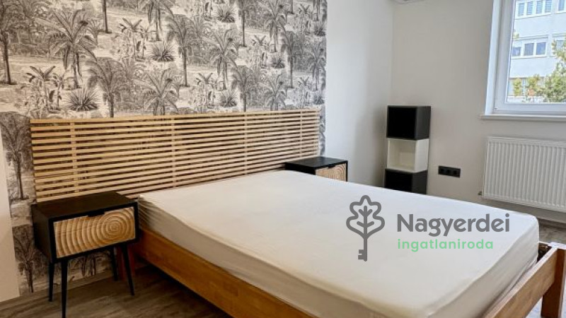 Debrecen, Egyetemváros, Lakás, tégla lakás  