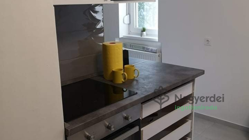 Debrecen, Sestakert, Lakás, tégla lakás  