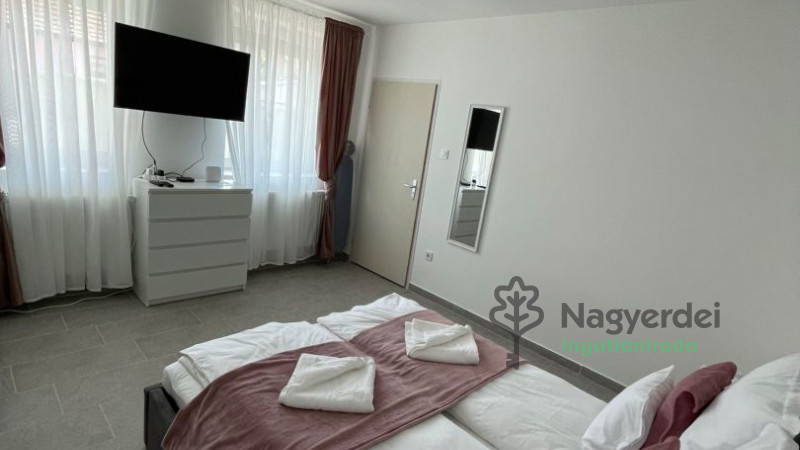 Debrecen, Nagyerdőalja, üdölő, hétvégiház  