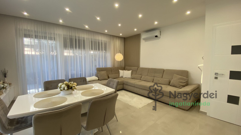 Debrecen, Nyulas, Ház, ikerház  