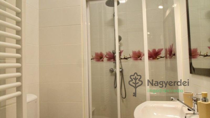 Debrecen, Péterfia, Lakás, tégla lakás  