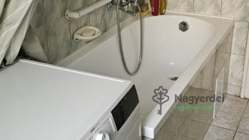 Debrecen, Dobozi lakótelep, Lakás, tégla lakás  