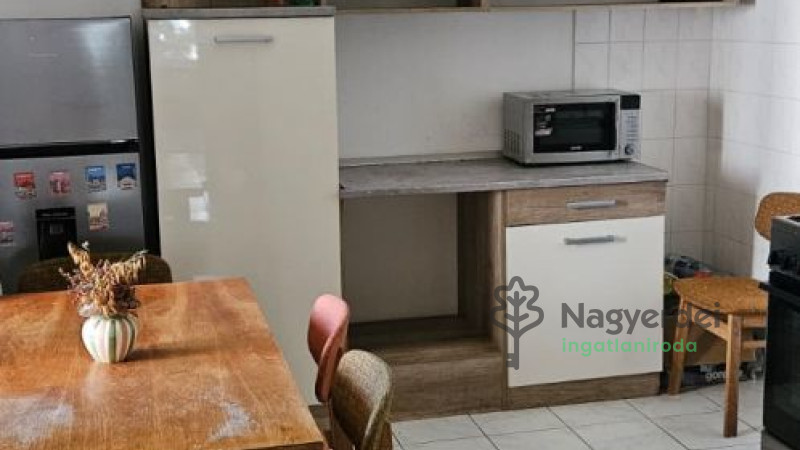 Debrecen, Dobozi lakótelep, Lakás, tégla lakás  