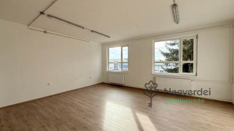 Debrecen, Homokkert, Iroda, irodaházban  