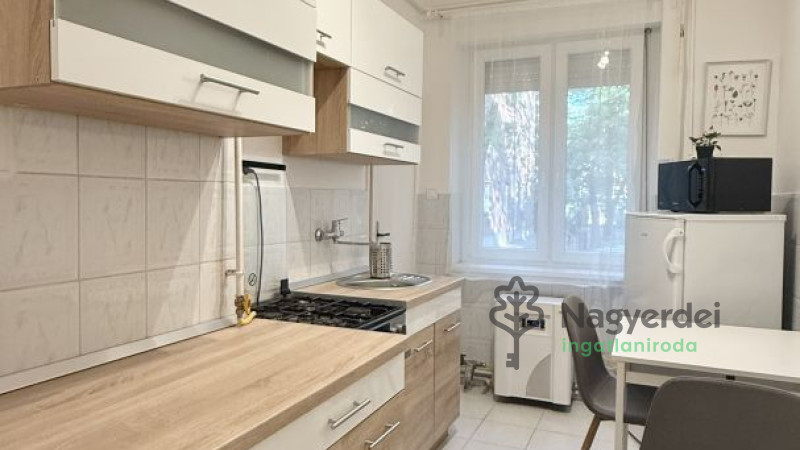 Debrecen, Nagyerdőalja, Lakás, tégla lakás  