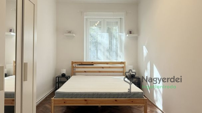 Debrecen, Nagyerdőalja, Lakás, tégla lakás  