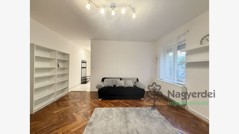 Debrecen, Nagyerdőalja, Lakás, tégla lakás  