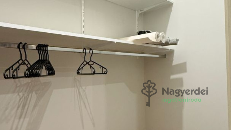 Debrecen, Hatvan utcai kert, Lakás, tégla lakás  