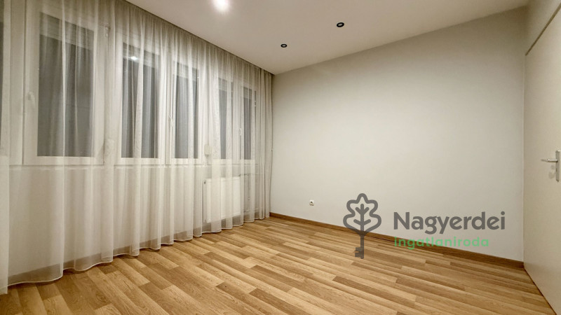 Debrecen, Hatvan utcai kert, Lakás, tégla lakás  