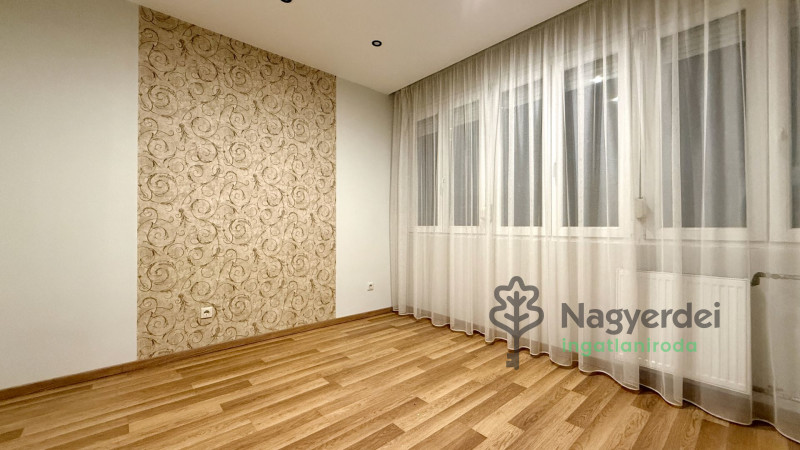 Debrecen, Hatvan utcai kert, Lakás, tégla lakás  