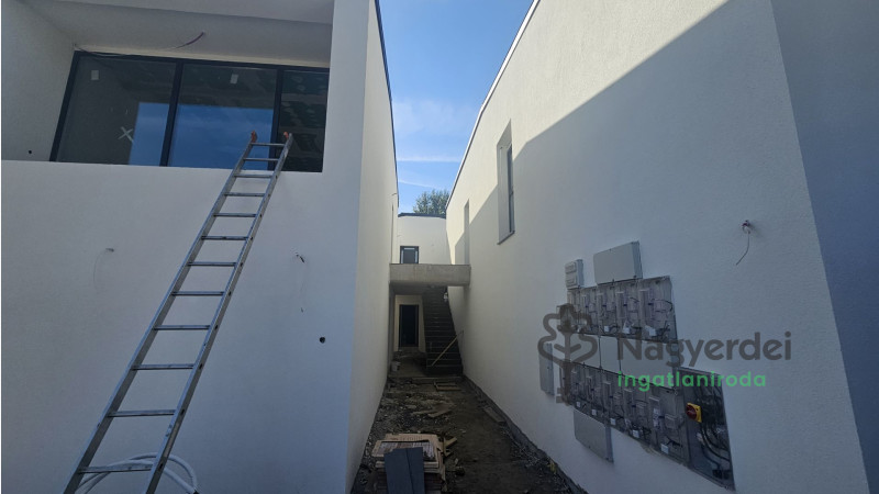 Debrecen, Nyulas, Lakás, csúsztatott zsalus  