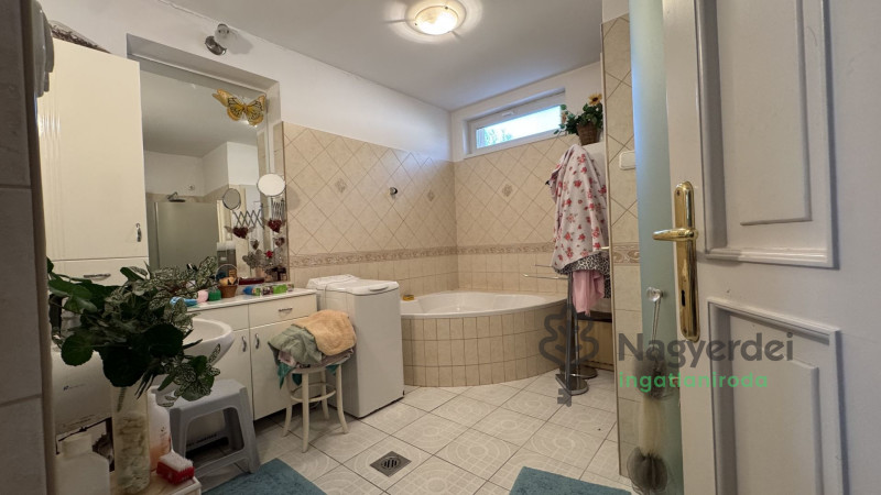 Debrecen, Falóger, Ház, családi ház  