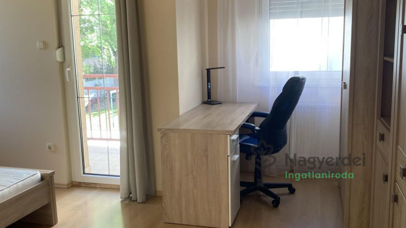Debrecen, Nagyerdő, Lakás, tégla lakás  
