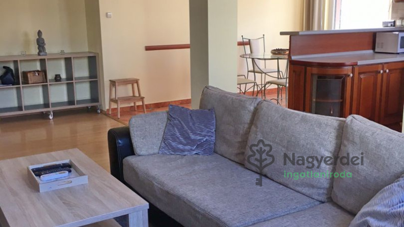 Debrecen, Nagyerdő, Lakás, tégla lakás  