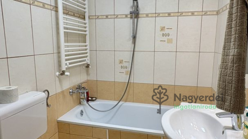 Debrecen, Nagyerdőalja, Lakás, tégla lakás  