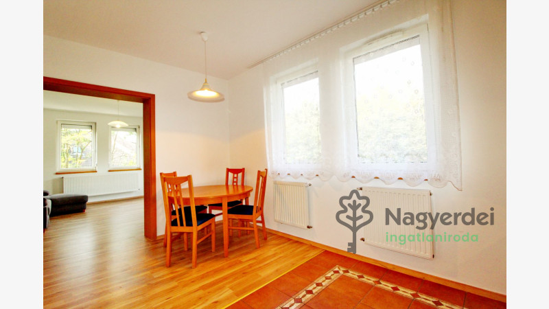 Debrecen, Nagyerdőalja, Lakás, tégla lakás  