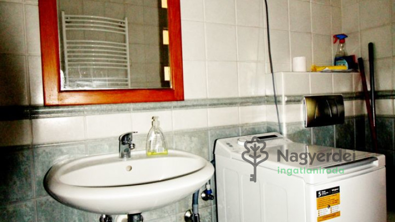 Debrecen, Nagyerdőalja, Lakás, tégla lakás  