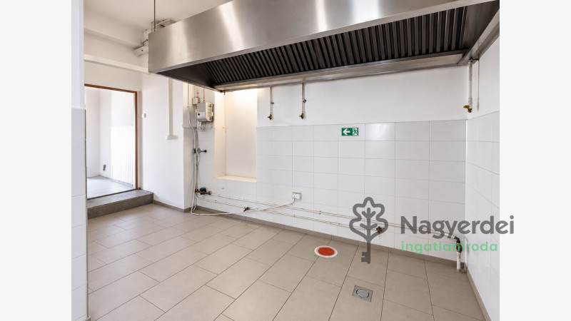 Debrecen, Homokkert, Kereskedelmi ingatlan, vendéglő  