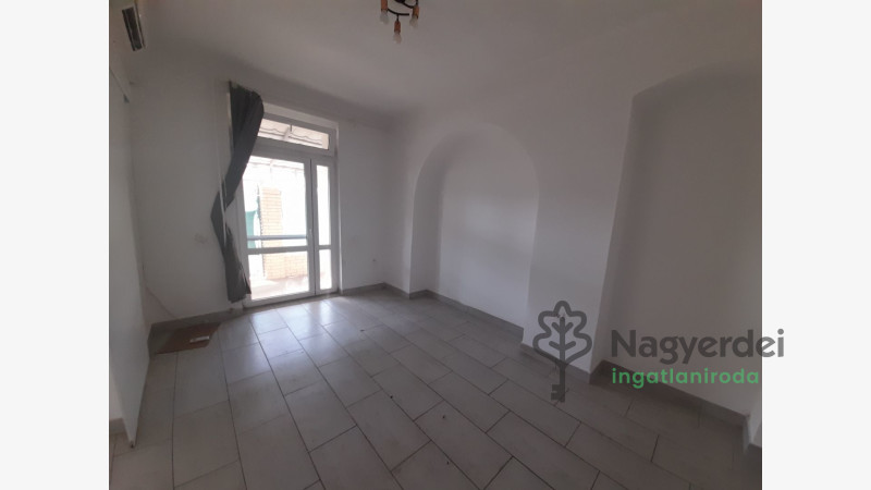 Debrecen, Homokkert, Kereskedelmi ingatlan, vendéglő  