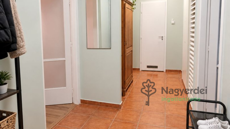 Debrecen, Nagyerdő, Lakás, tégla lakás  