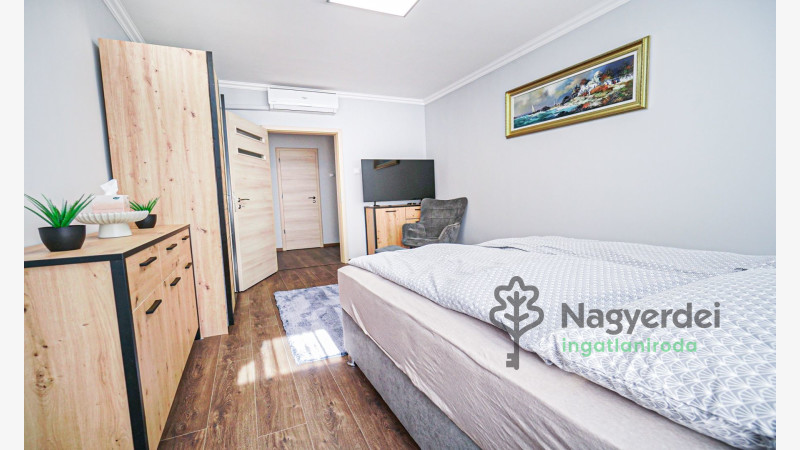 Debrecen, Sestakert, Lakás, csúsztatott zsalus  