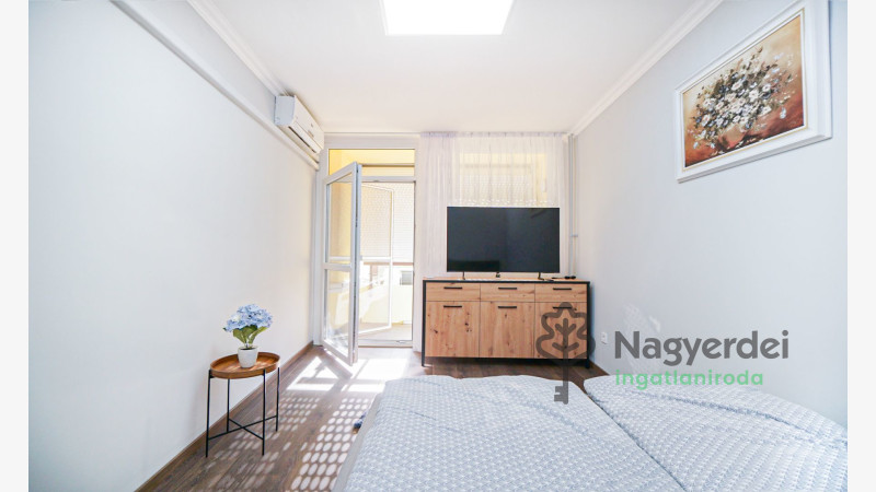 Debrecen, Sestakert, Lakás, csúsztatott zsalus  