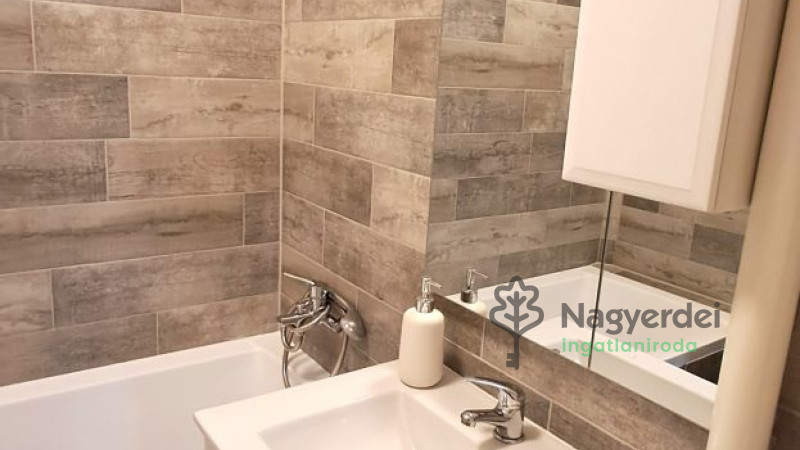 Debrecen, Sestakert, Lakás, csúsztatott zsalus  