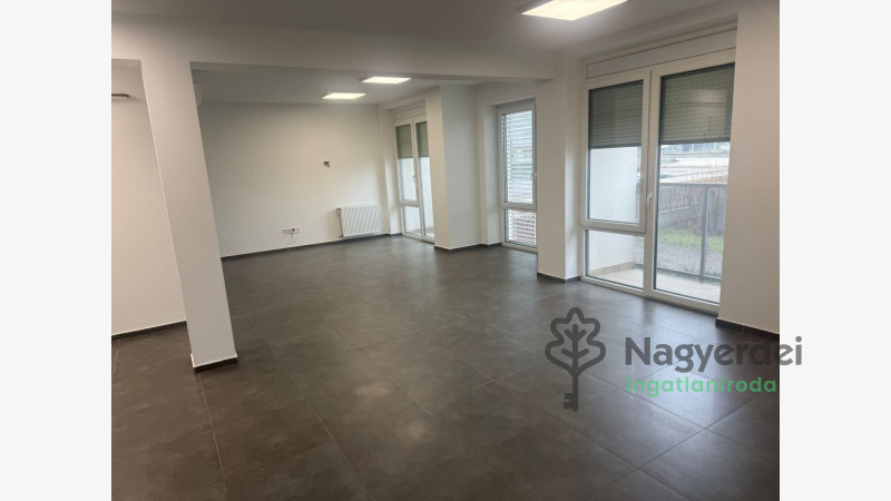 Debrecen, Liget II lakópark, Iroda, nem irodaházban  