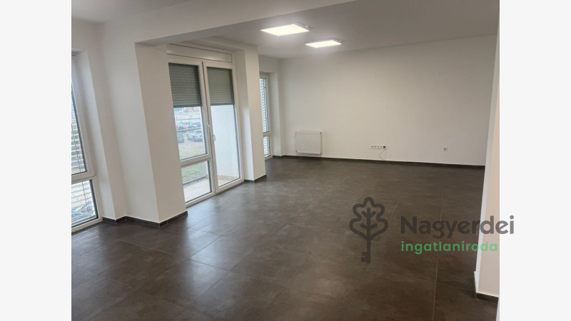 Debrecen, Liget II lakópark, Iroda, nem irodaházban  