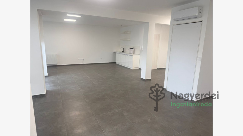 Debrecen, Liget II lakópark, Iroda, nem irodaházban  