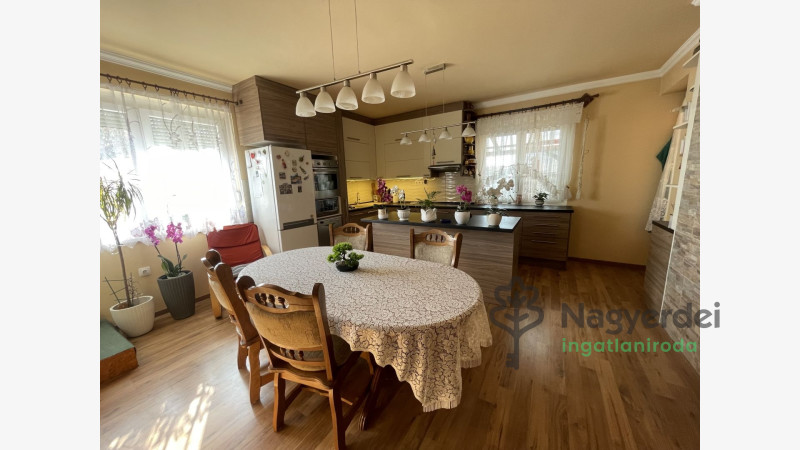 Debrecen, Lencztelep, Ház, családi ház  