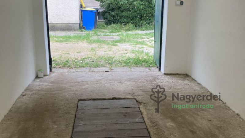 Debrecen, Nagyerdő, Garázs, egyedi garázs  
