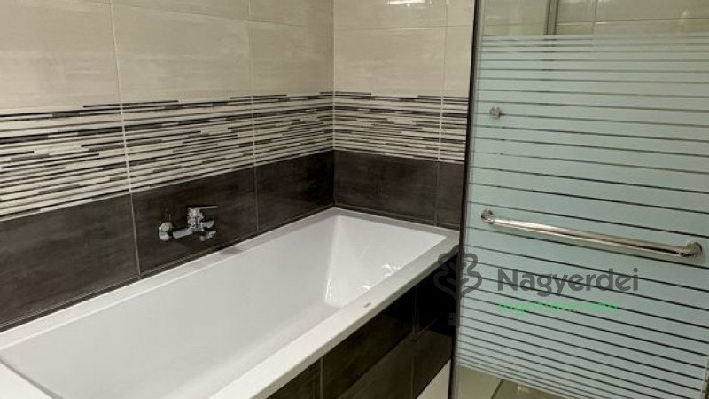 Debrecen, Belváros, Lakás, tégla lakás  